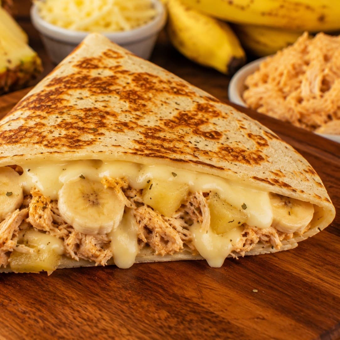Crepe de Frango c/ Queijo, Abacaxi e Banana