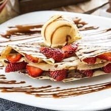Crepe de Chocolate, Morango e Sorvete