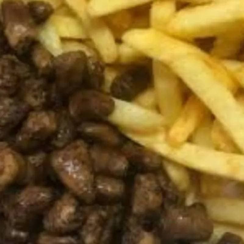 Mini porção de coração com batata frita