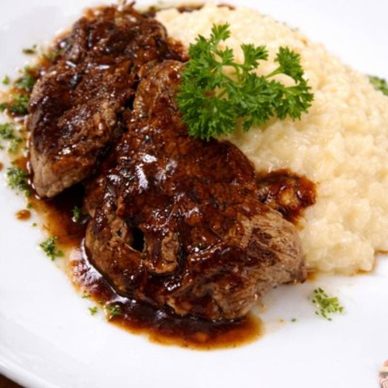 Escalope de Filé Mignon ao Molho Madeira