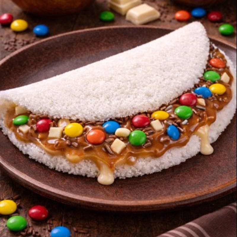 Tapioca de banana com canela e M&M