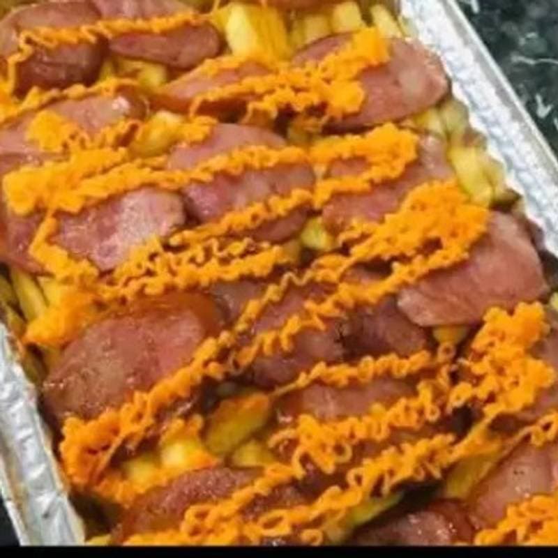 BATATA COM CALABRESA, CHEDDAR E REQUEIJÃO