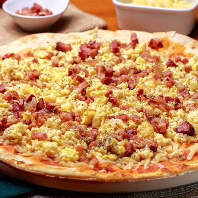 Pizza de Bacon com Ovos