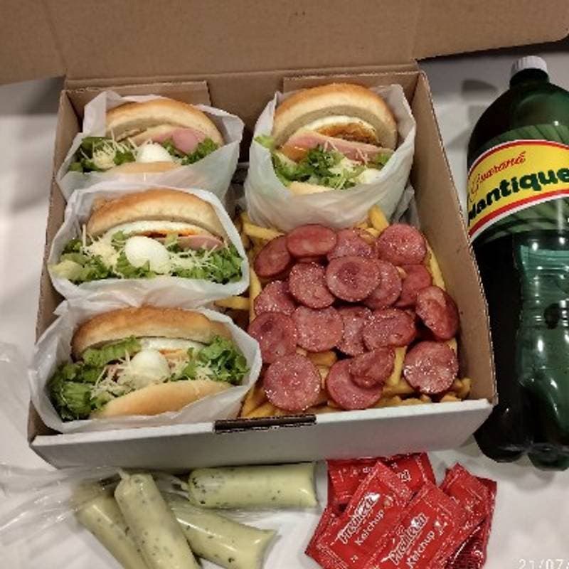 Combo Família de 4 X-Tudo artesanal de 70g + Batata Turbinada + Refrigerante de 2l