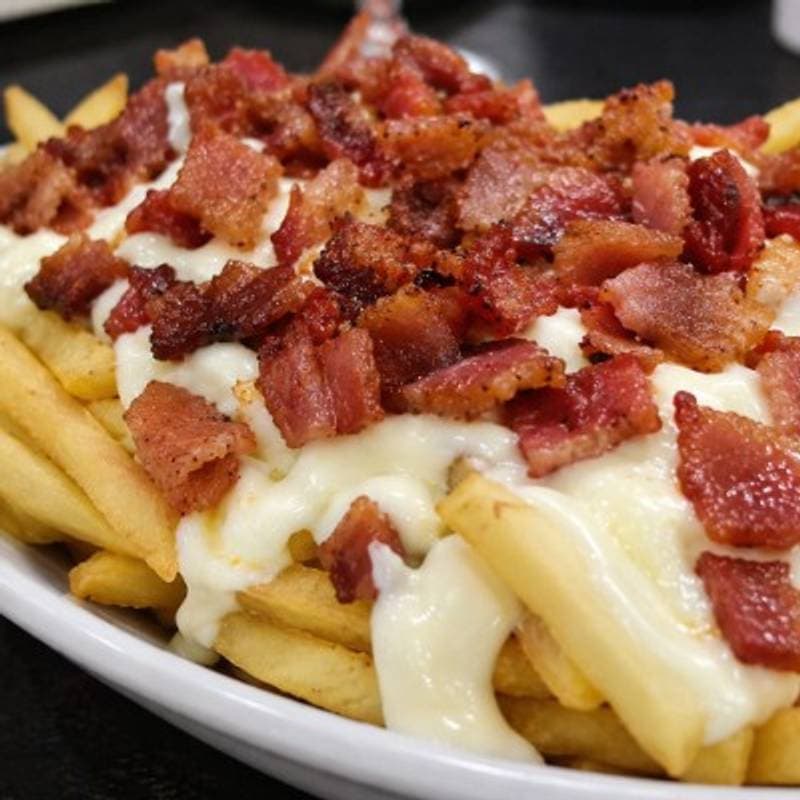Batata frita com catupiry e bacon (G)
