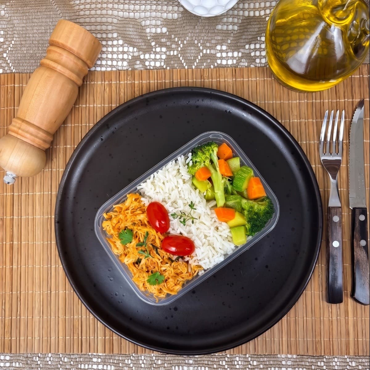 Frango desfiado com arroz e mix de legumes (300g)