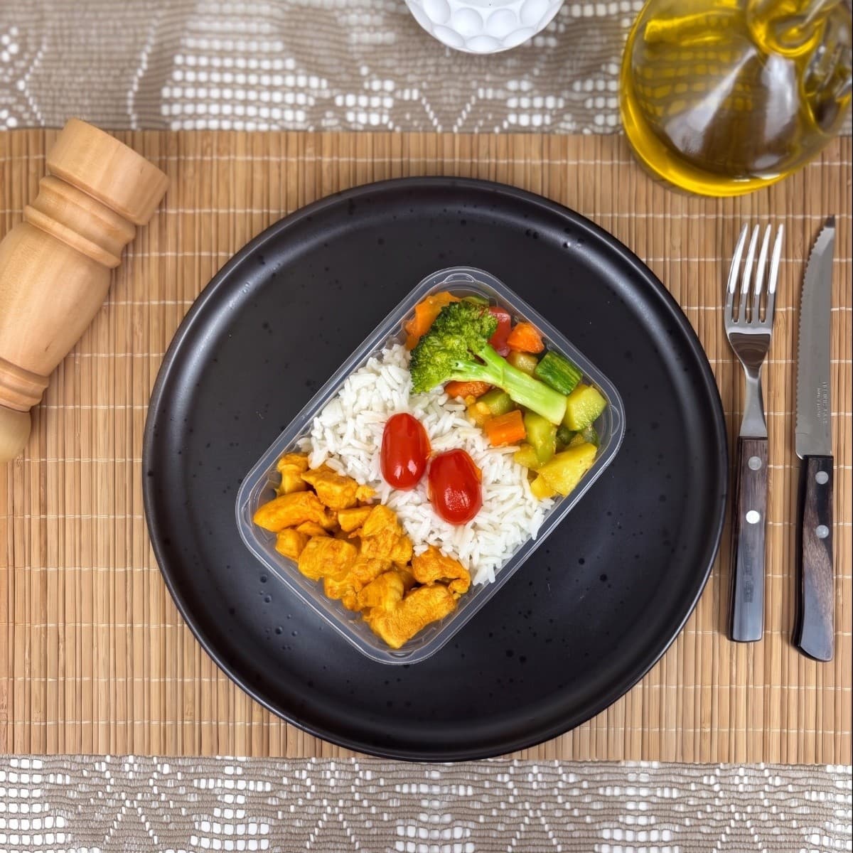 Frango em cubo com arroz e mix de legumes (300g)