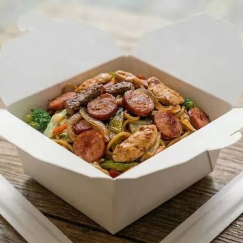 Yakissoba Misto (carne, frango e calabresa)
