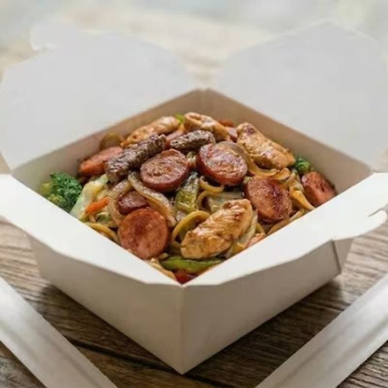 Yakissoba Misto (carne, frango e calabresa)