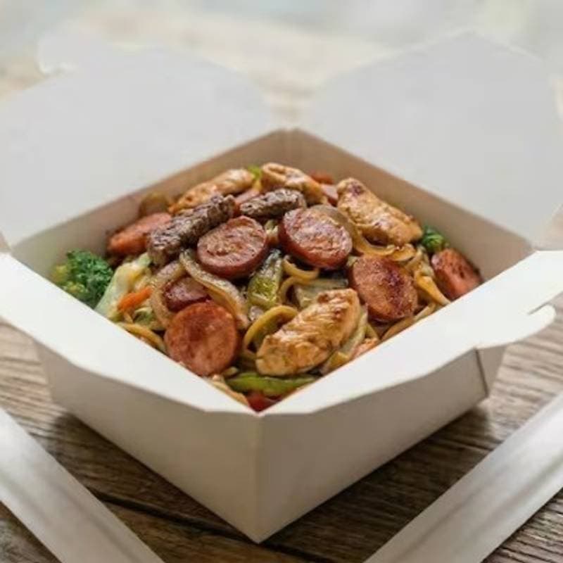 Yakissoba Misto (carne, frango e calabresa)